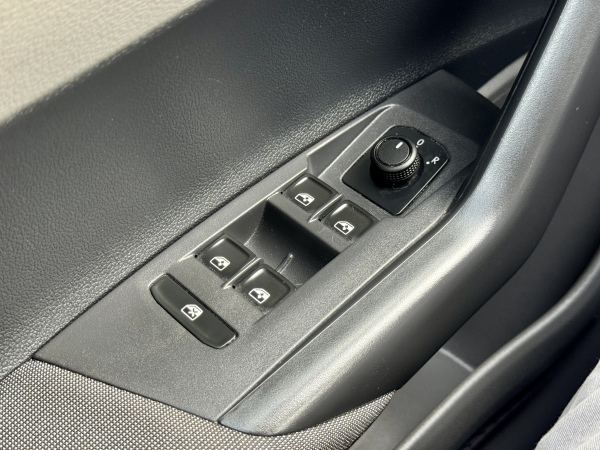Volkswagen Polo — foto 18 de 27
