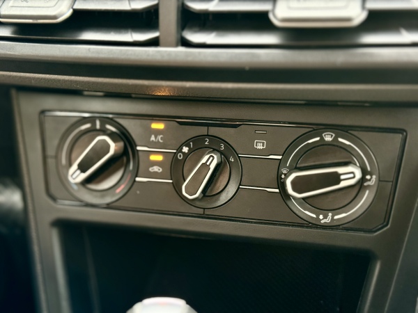 Volkswagen Polo — foto 20 de 27