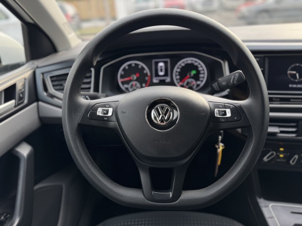 Volkswagen Polo — foto 22 de 27