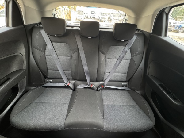 Renault Clio — foto 15 de 25