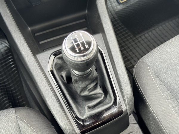 Renault Clio — foto 22 de 25