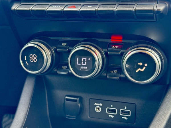 Renault Clio — foto 19 de 25