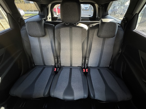 Peugeot 5008 — foto 15 de 32