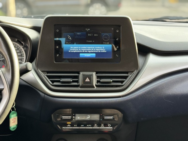 Suzuki Baleno — foto 21 de 24