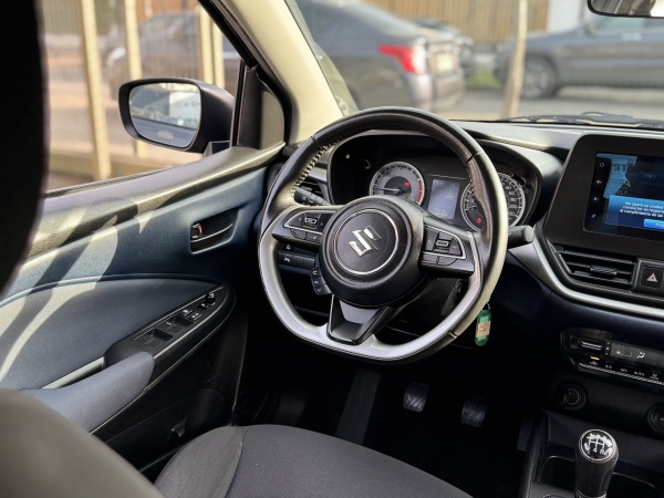 Suzuki Baleno — foto 17 de 24