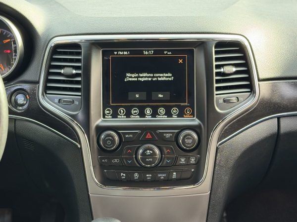 Jeep Grand Cherokee — foto 22 de 26