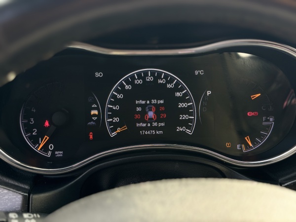 Jeep Grand Cherokee — foto 23 de 26
