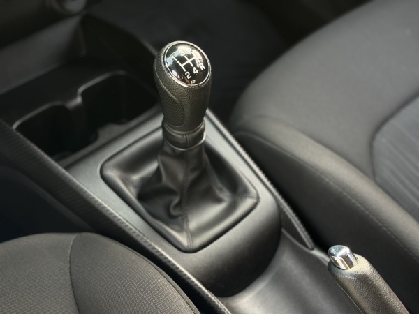 Suzuki Baleno — foto 20 de 23