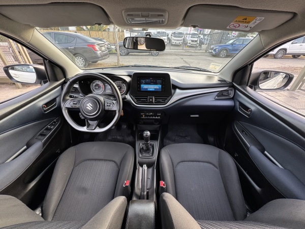 Suzuki Baleno — foto 16 de 23