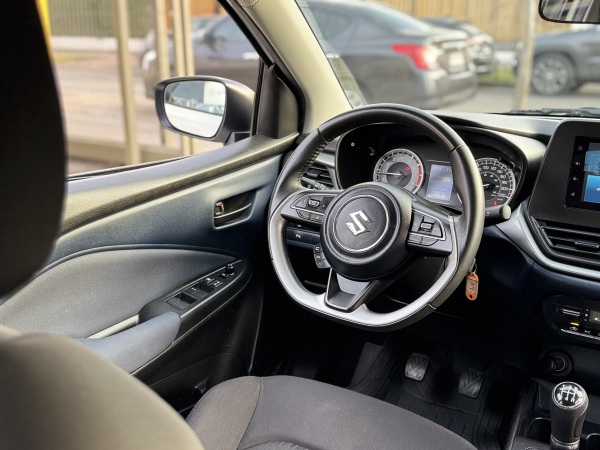Suzuki Baleno — foto 23 de 23