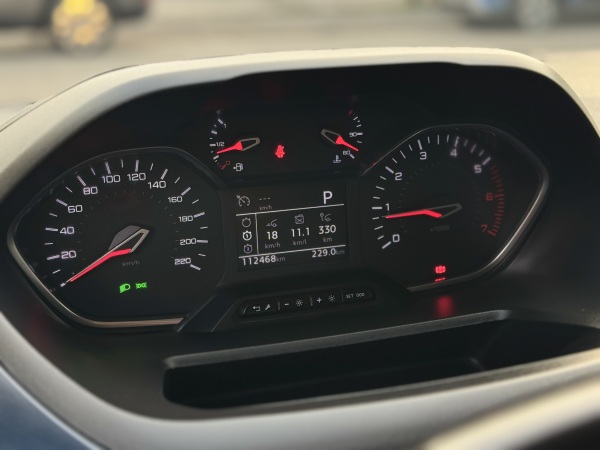 Peugeot Rifter — foto 21 de 27
