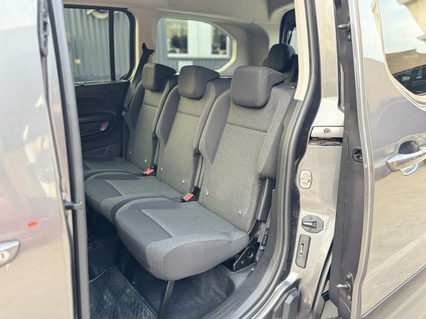 Peugeot Rifter — foto 18 de 27