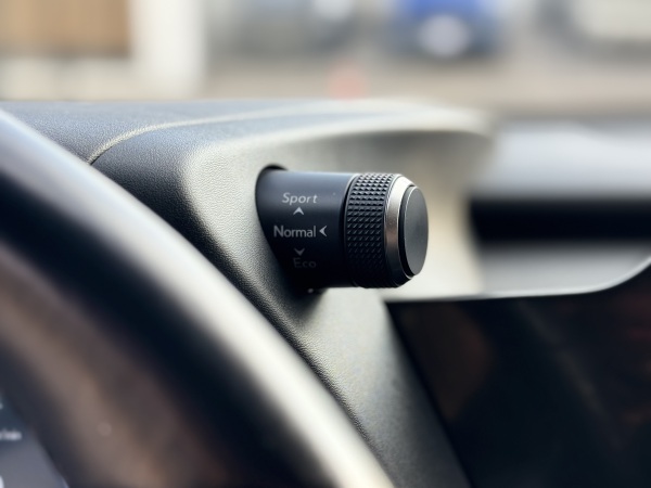 Lexus Ux200 — foto 19 de 26