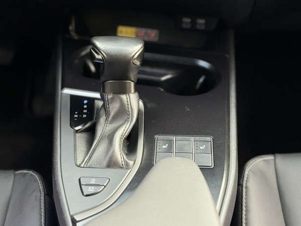 Lexus Ux200 — foto 20 de 26
