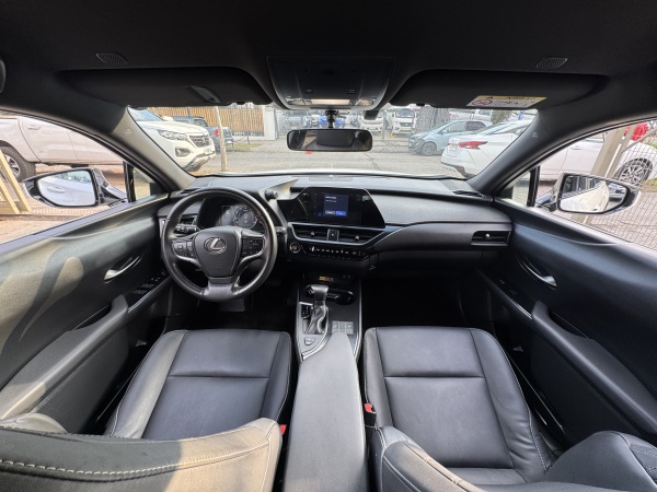Lexus Ux200 — foto 17 de 26