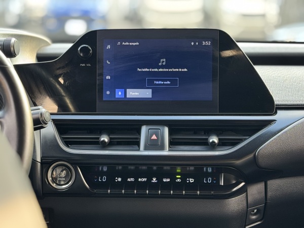 Lexus Ux200 — foto 21 de 26