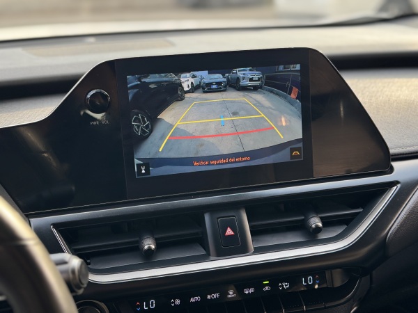 Lexus Ux200 — foto 23 de 26
