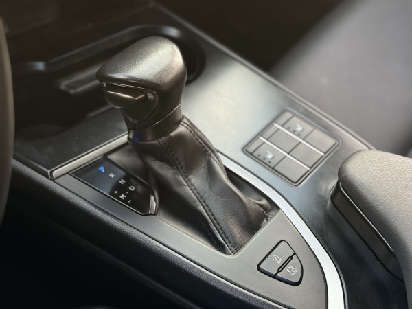 Lexus Ux200 — foto 25 de 26