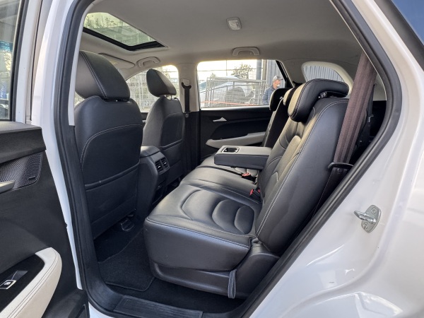 Chevrolet Captiva — foto 18 de 26