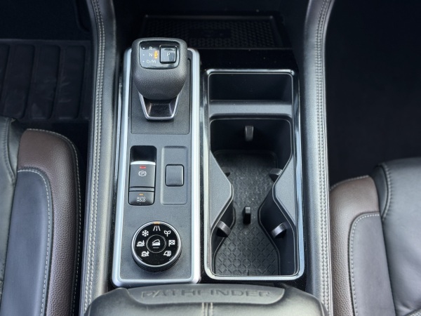 Nissan Pathfinder — foto 26 de 28