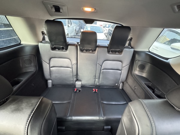 Nissan Pathfinder — foto 17 de 28