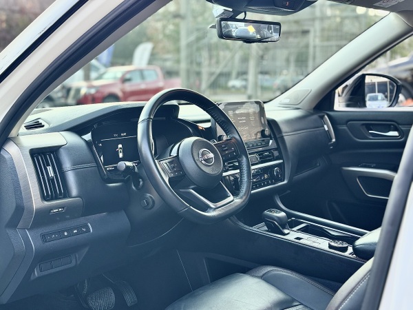 Nissan Pathfinder — foto 20 de 28