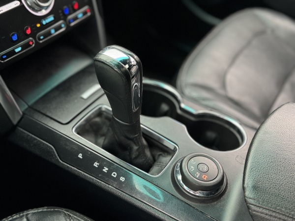 Ford Explorer — foto 20 de 28