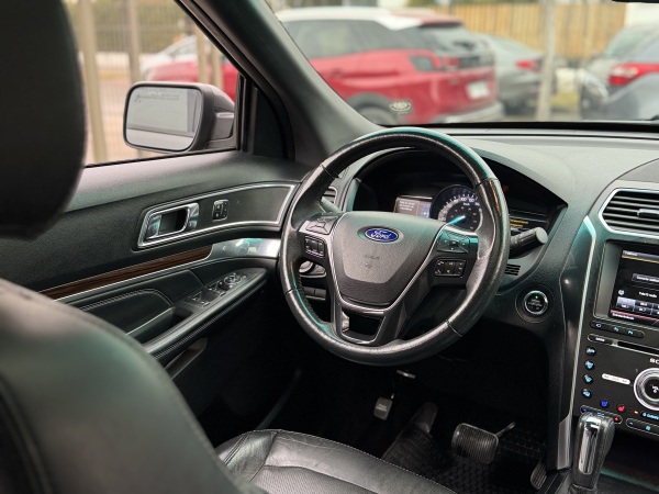 Ford Explorer — foto 26 de 28