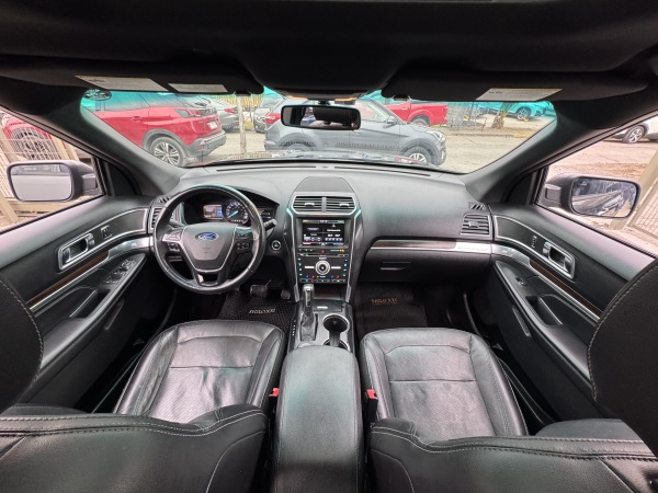 Ford Explorer — foto 17 de 28