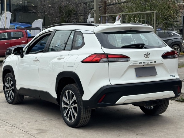 Toyota Corolla Cross — foto 17 de 24