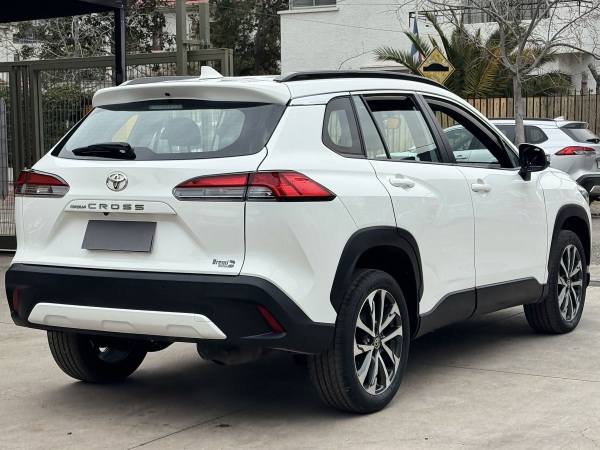 Toyota Corolla Cross — foto 19 de 24