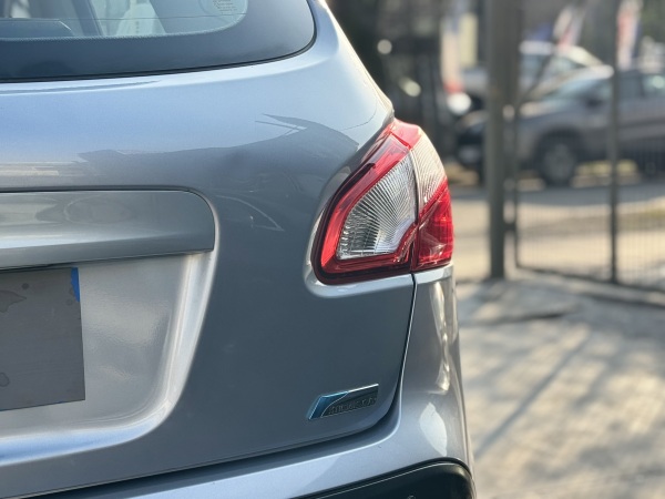 Nissan Qashqai — foto 18 de 25