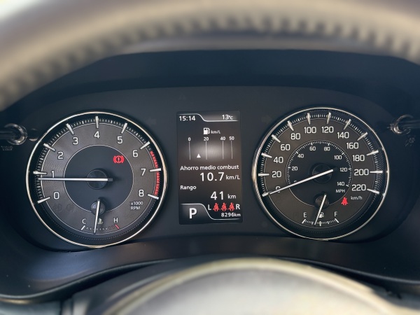 Suzuki Baleno — foto 7 de 24