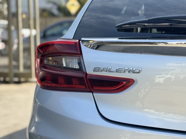 Suzuki Baleno — foto 13 de 24