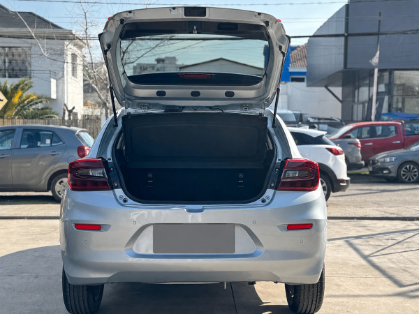 Suzuki Baleno — foto 14 de 24