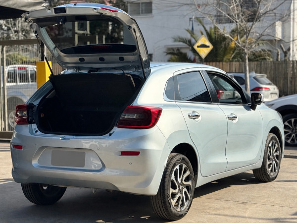 Suzuki Baleno — foto 16 de 24