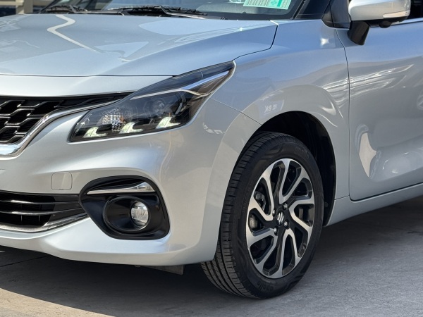 Suzuki Baleno — foto 17 de 24