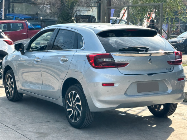 Suzuki Baleno — foto 18 de 24