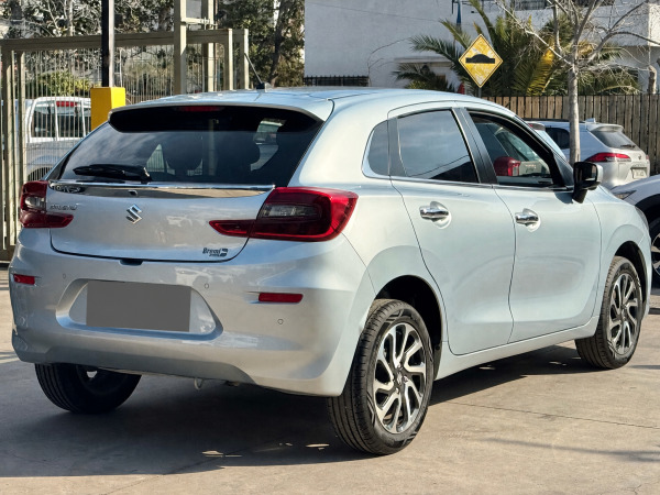 Suzuki Baleno — foto 20 de 24