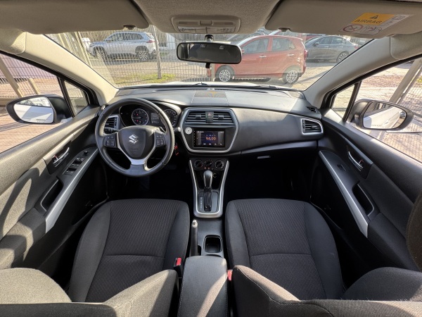 Suzuki S Cross — foto 4 de 23