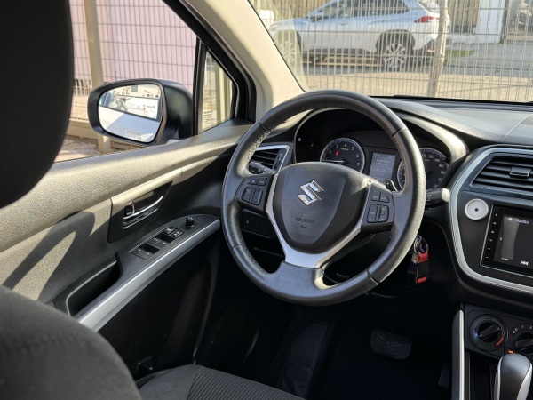 Suzuki S Cross — foto 5 de 23