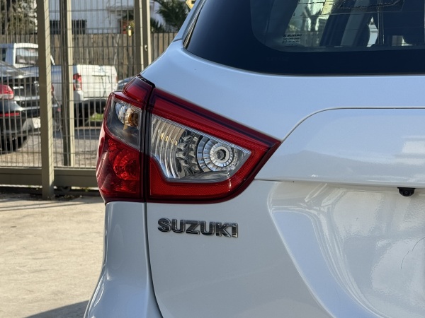 Suzuki S Cross — foto 12 de 23