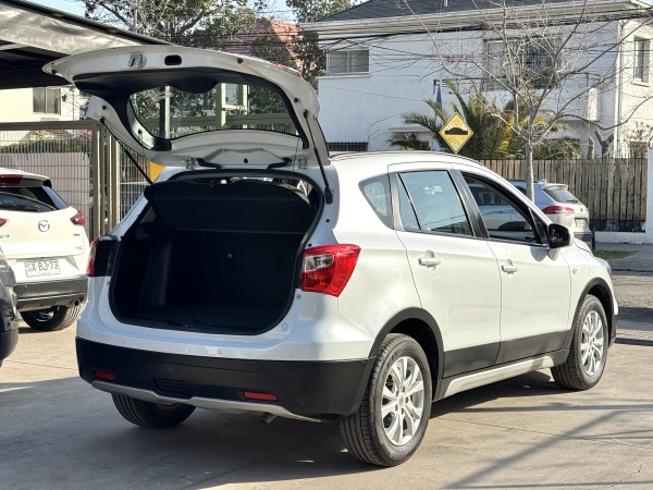 Suzuki S Cross — foto 14 de 23