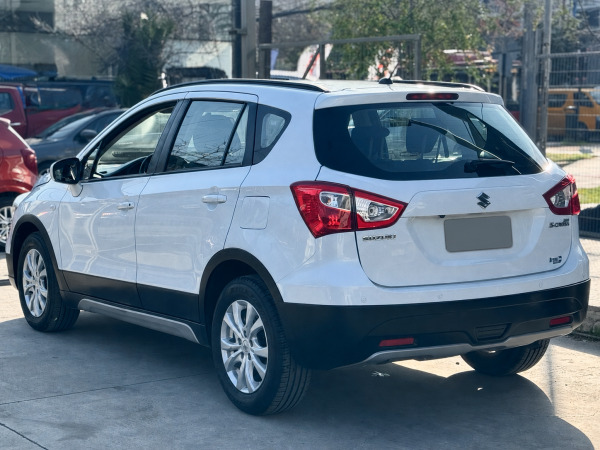 Suzuki S Cross — foto 16 de 23
