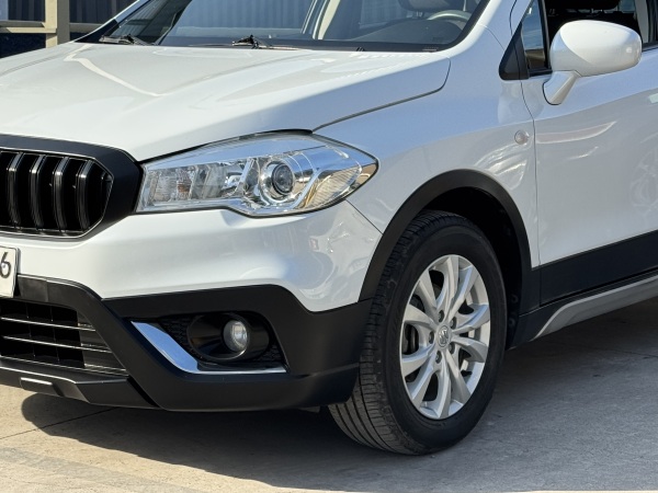Suzuki S Cross — foto 17 de 23