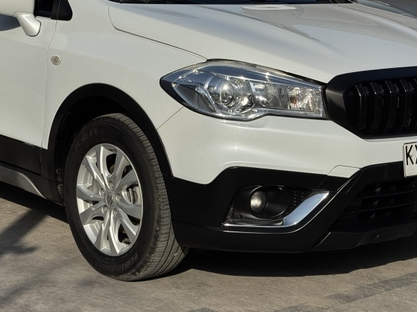Suzuki S Cross — foto 18 de 23