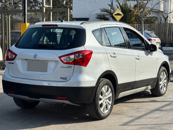 Suzuki S Cross — foto 19 de 23