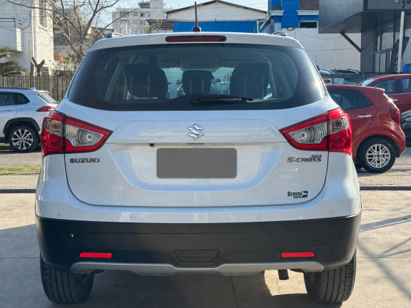 Suzuki S Cross — foto 20 de 23