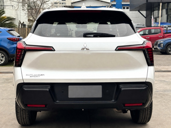 Mitsubishi Outlander Sport — foto 5 de 23