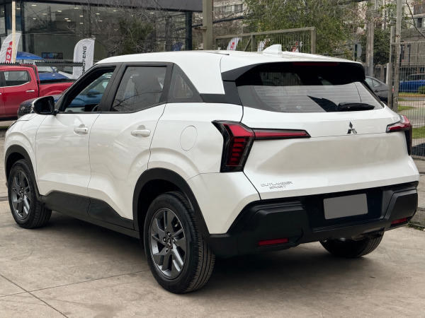 Mitsubishi Outlander Sport — foto 6 de 23